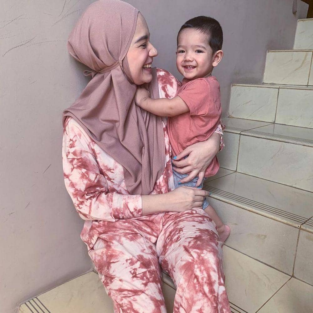 Instagram.com/putriannesaloka