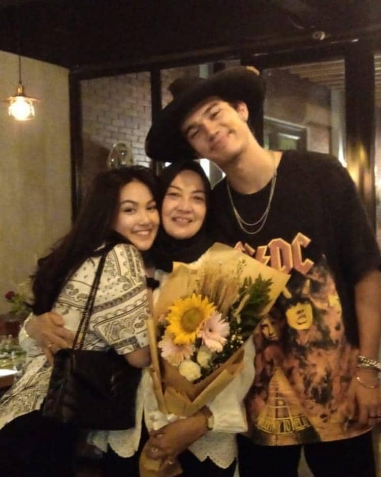 Instagram.com/adeliamustopa8