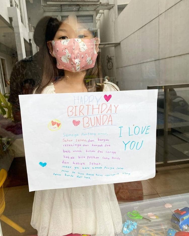 Instagram.com/revtiayunatasya