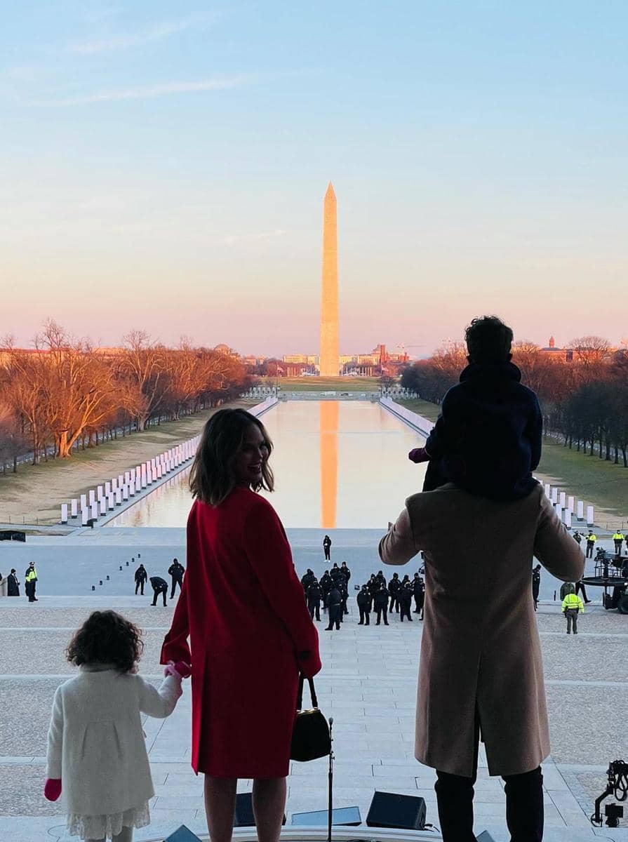 twitter.com/chrissyteigen