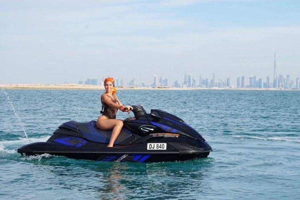 instagram.com/georginagio