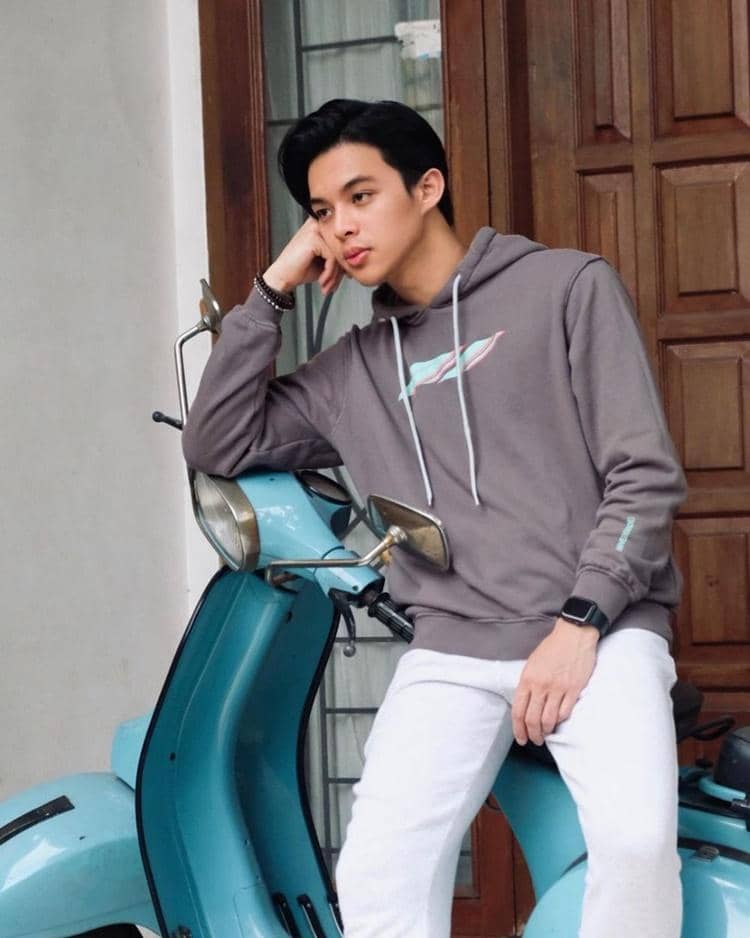 Instagram.com/rey_mbayang