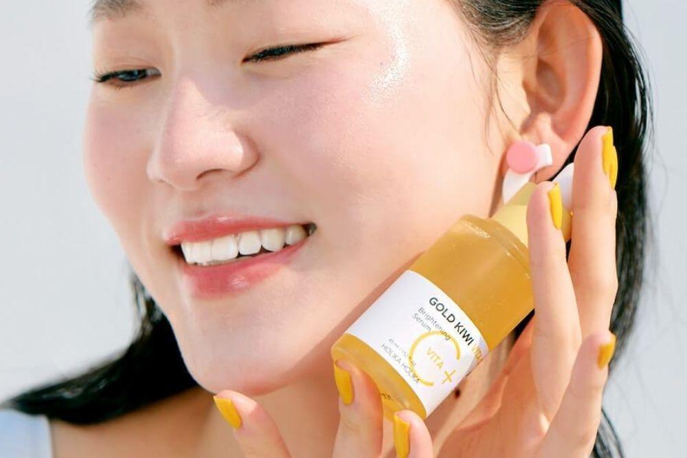 Kulit Cerah Bebas Noda Hitam Dengan Rangkaian Gold Kiwi Vita C+