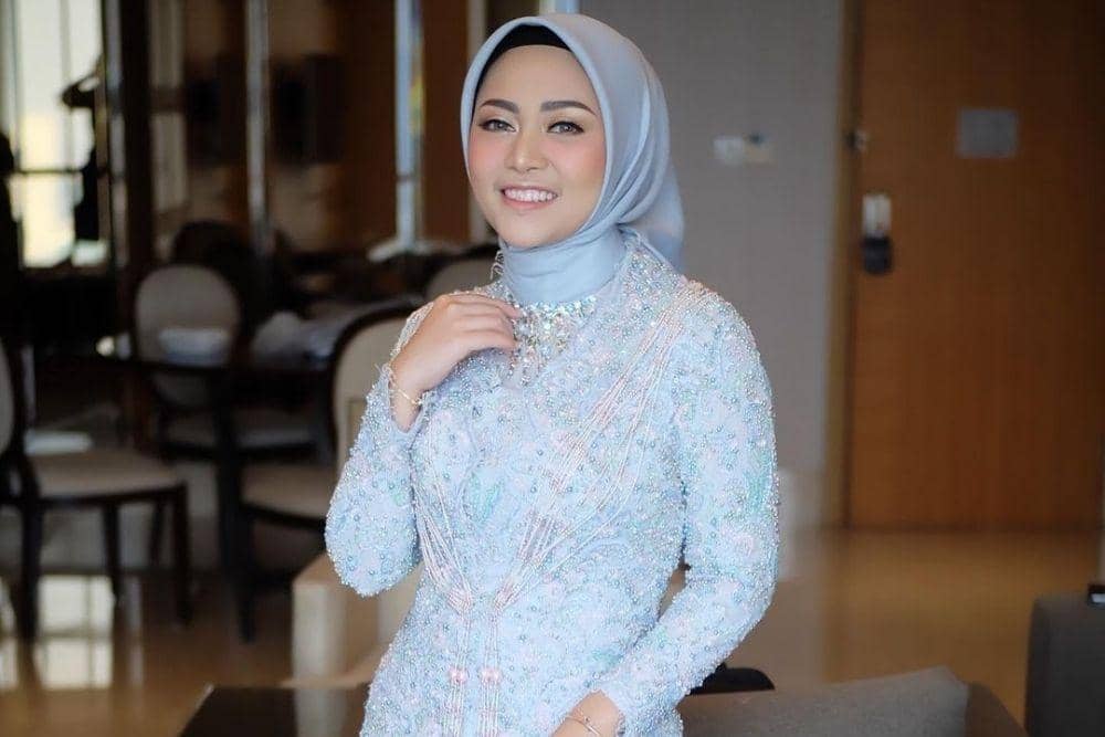 instagram.com/rachelvennya