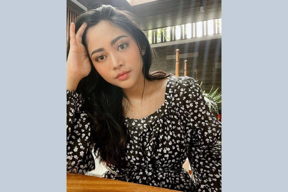 instagram.com/rachelvennya