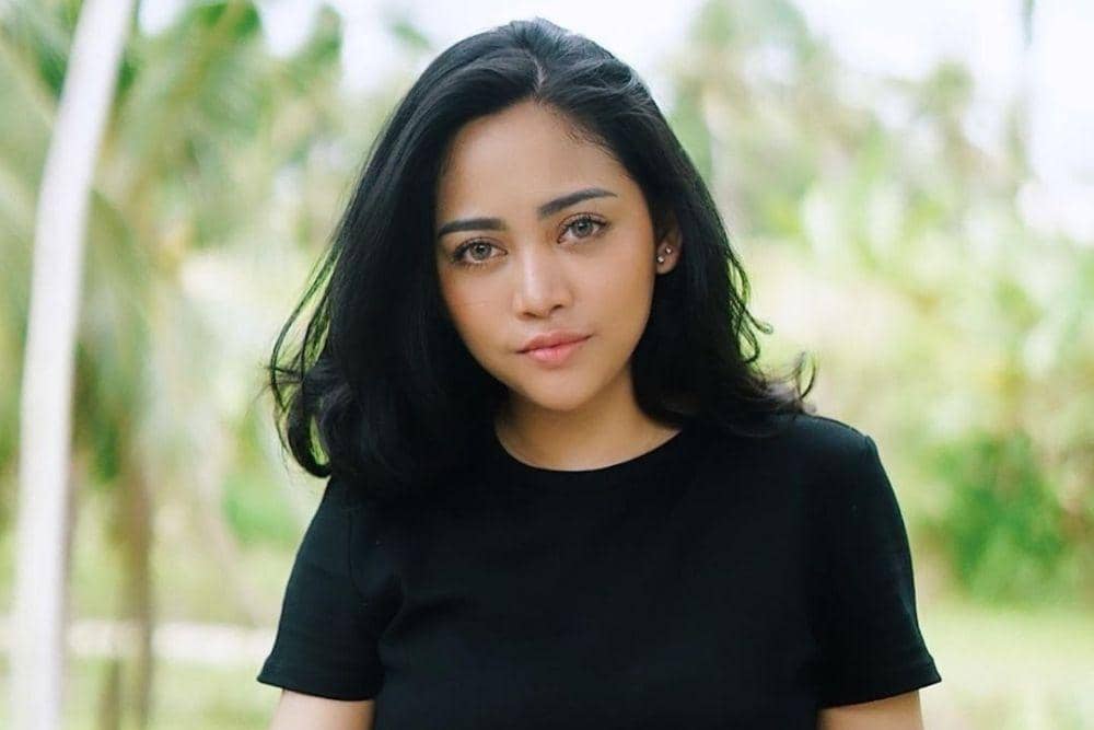 instagram.com/rachelvennya