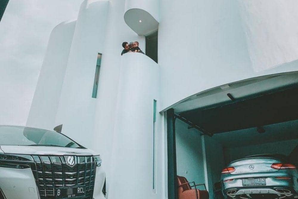 instagram.com/rachelvennya