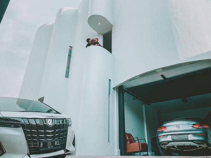 instagram.com/rachelvennya