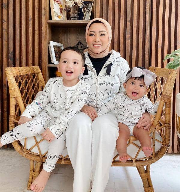 instagram.com/rachelvennya