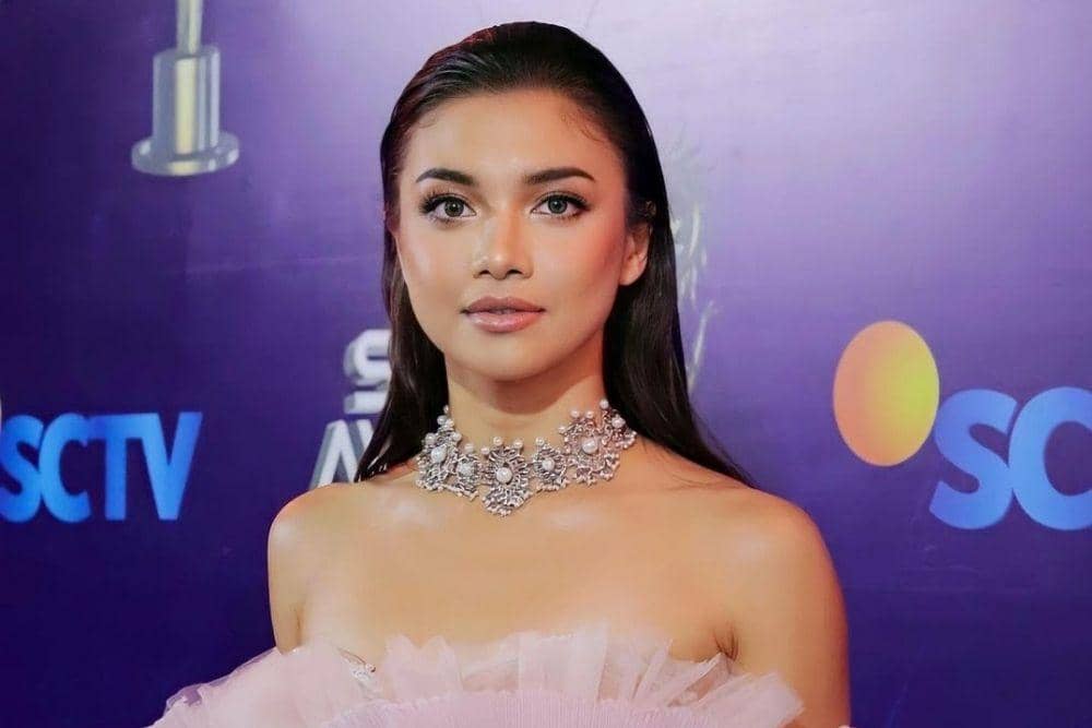 instagram.com/angelagilsha