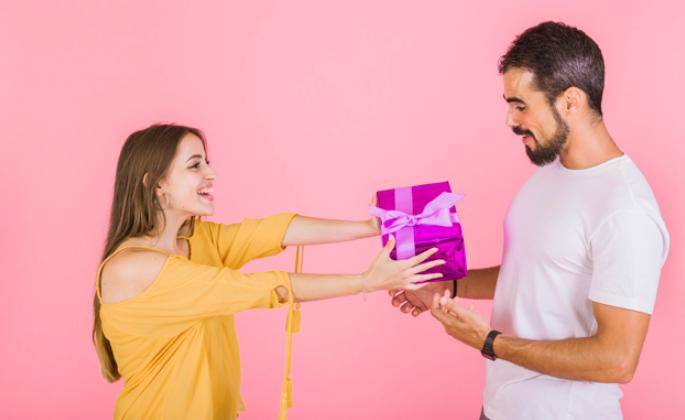10 Kado Valentine untuk Suami yang Romantis dan Berkesan