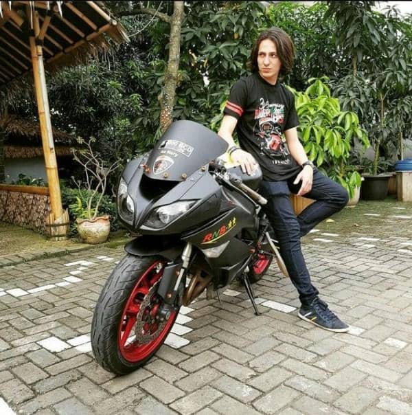 instagram.con/dylancarr8