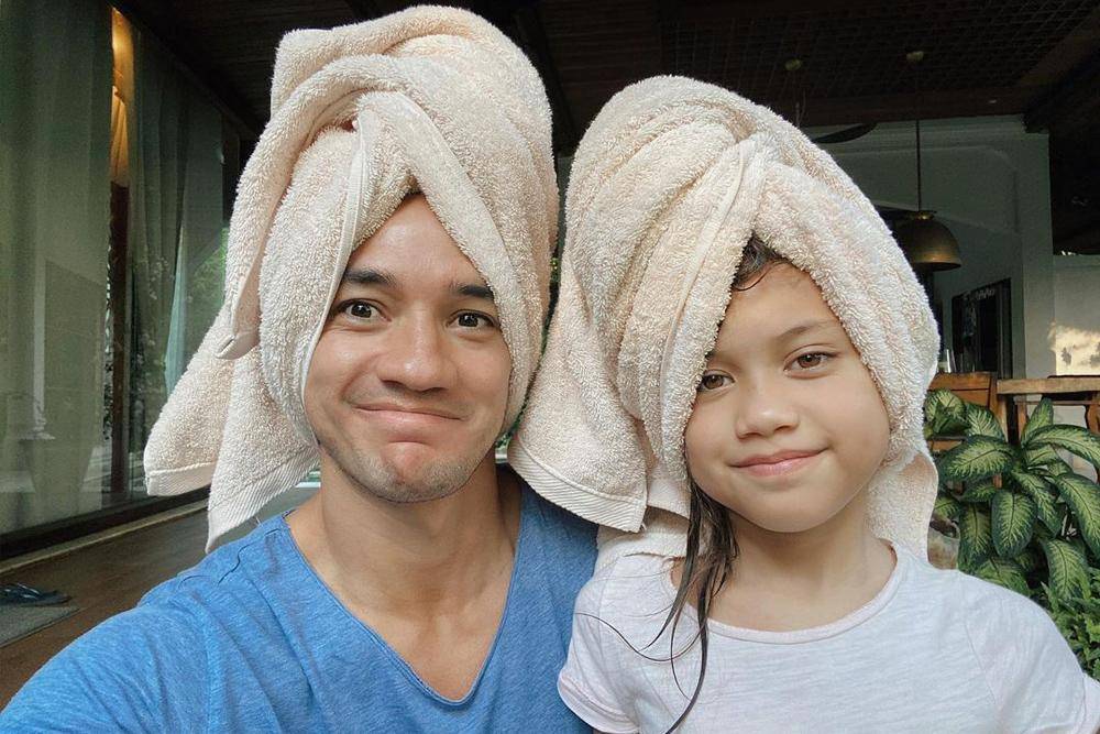 Akrab Dengan Anak Perempuan, Ini Momen Manis 9 Artis Sebagai Ayah