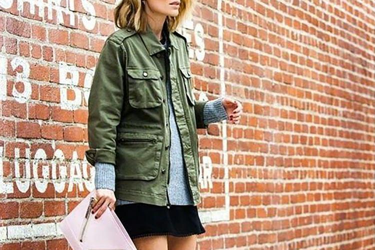 Tips Stylish Pakai Jaket Hijau Army