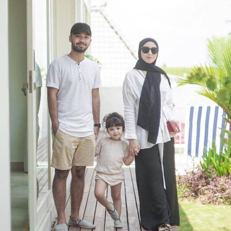 Instagram.com/vickyalaydrus