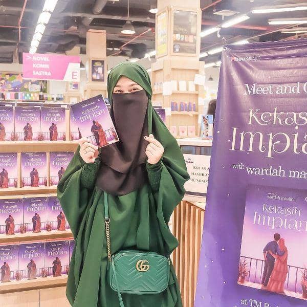 instagram.com/wardahmaulina_