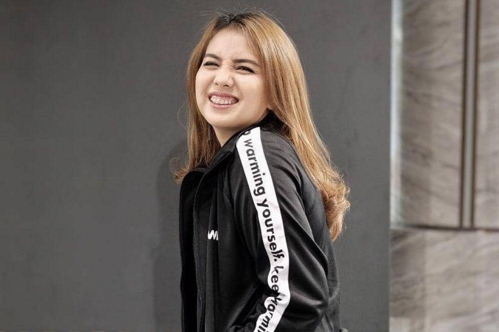 instagram.com/tya_ariestya