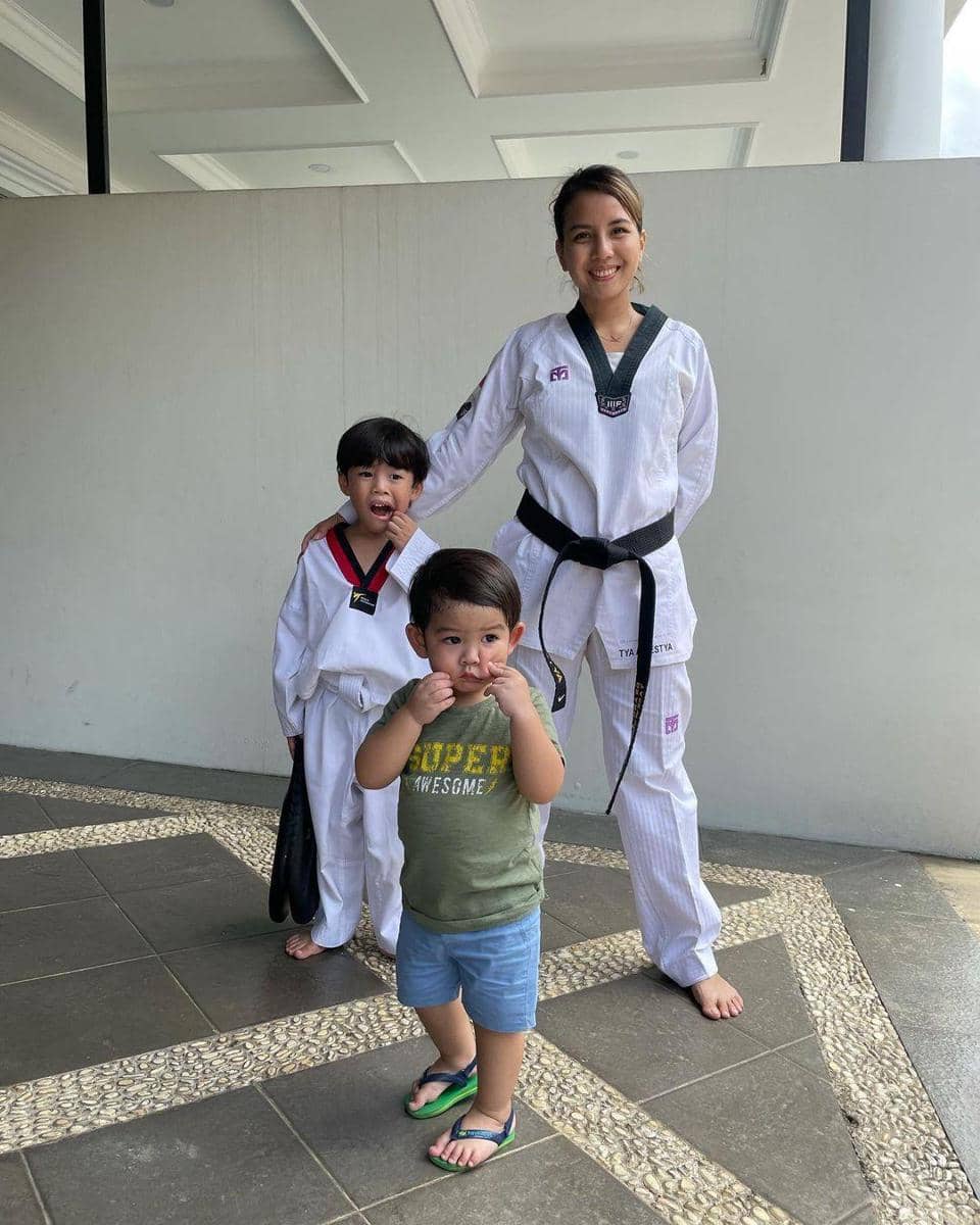 instagram.com/tya_ariestya/