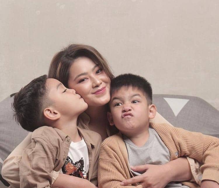 Instagram.com/stharia