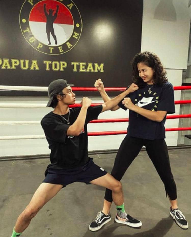 Instagram.com/bastiansteel