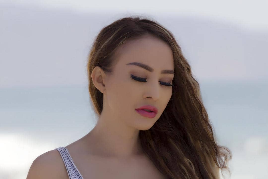 Instagram.com/queenalona_sexyangel