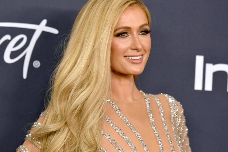 Sudah 40 Tahun, Gaya Mewah Paris Hilton Semakin Menawan