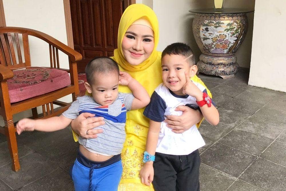 instagram.com/stharia