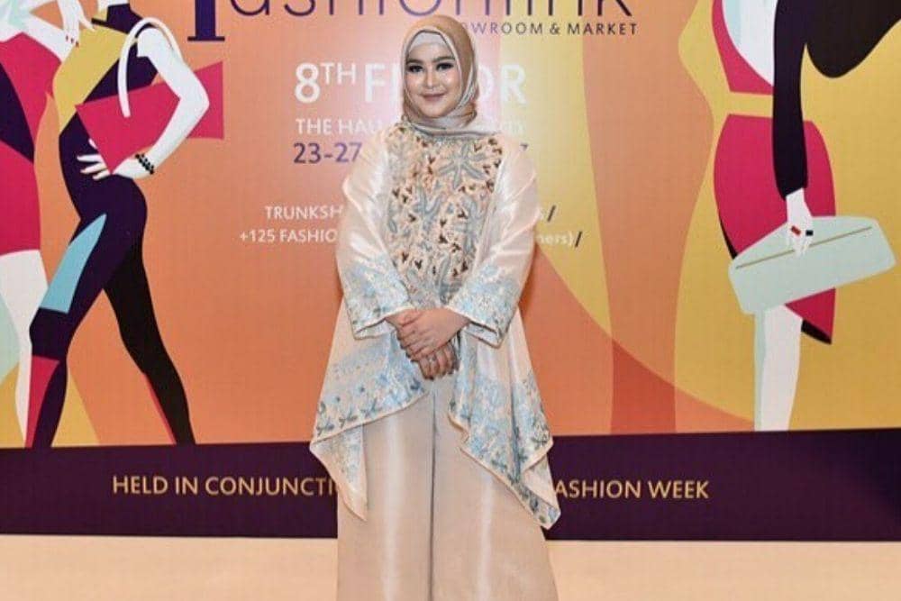 instagram.com/stharia