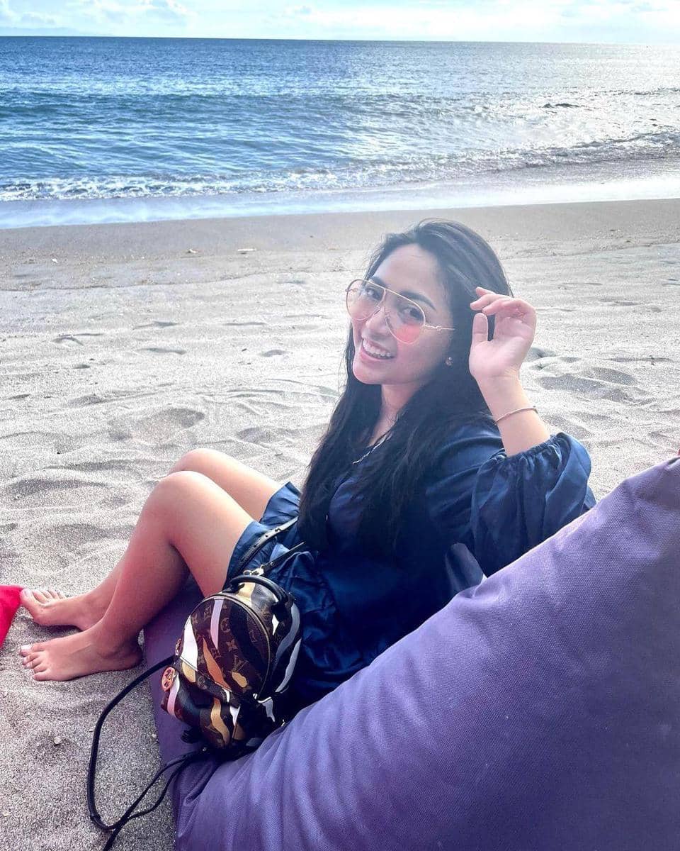 instagram.com/rachelvennya