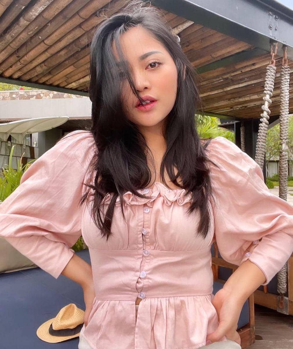 instagram.com/rachelvennya