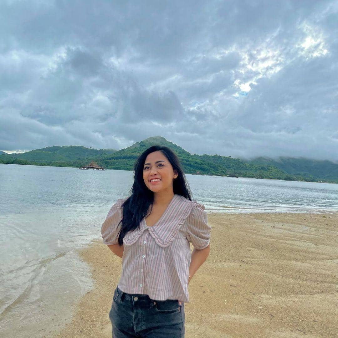 instagram.com/rachelvennya