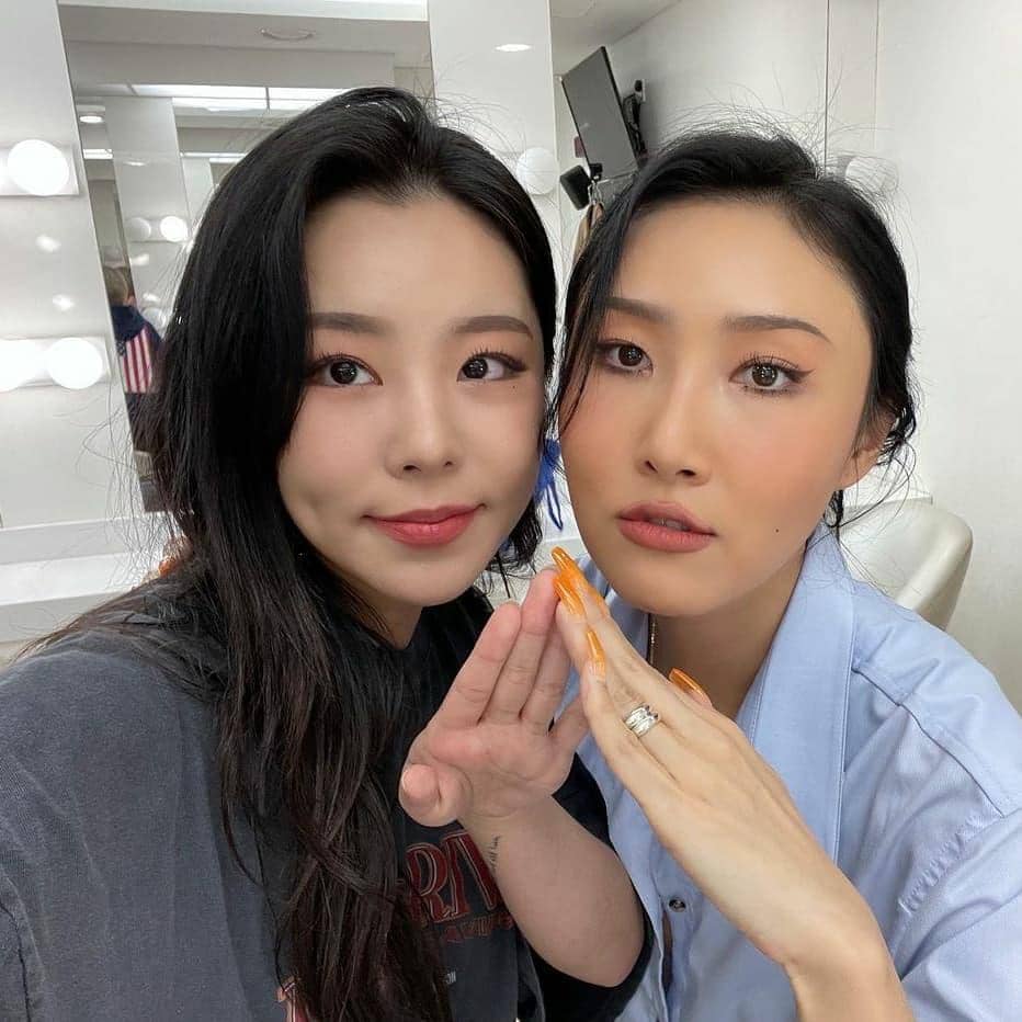 instagram.com/_hwasamamamoo