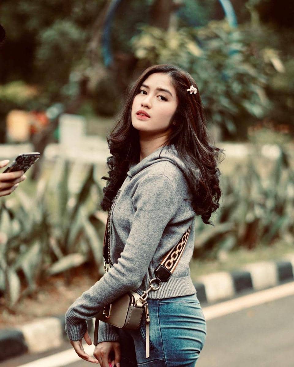 instagram.com/ochi24