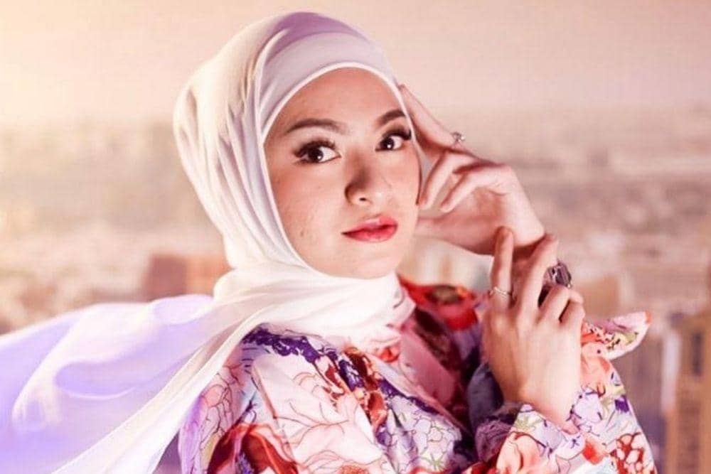 instagram.com/nathalieholscher