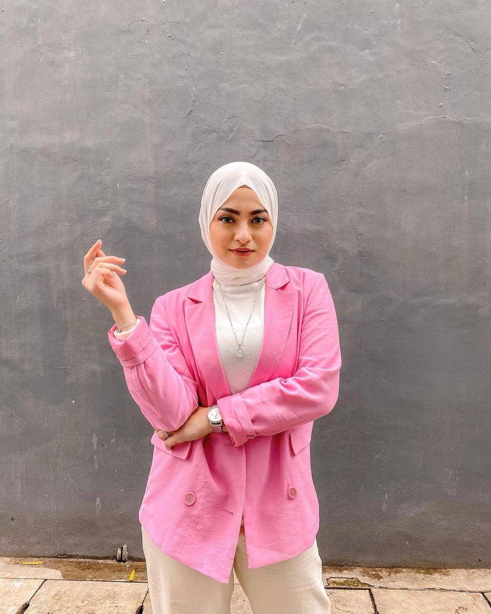 instagram.com/nathalieholscher