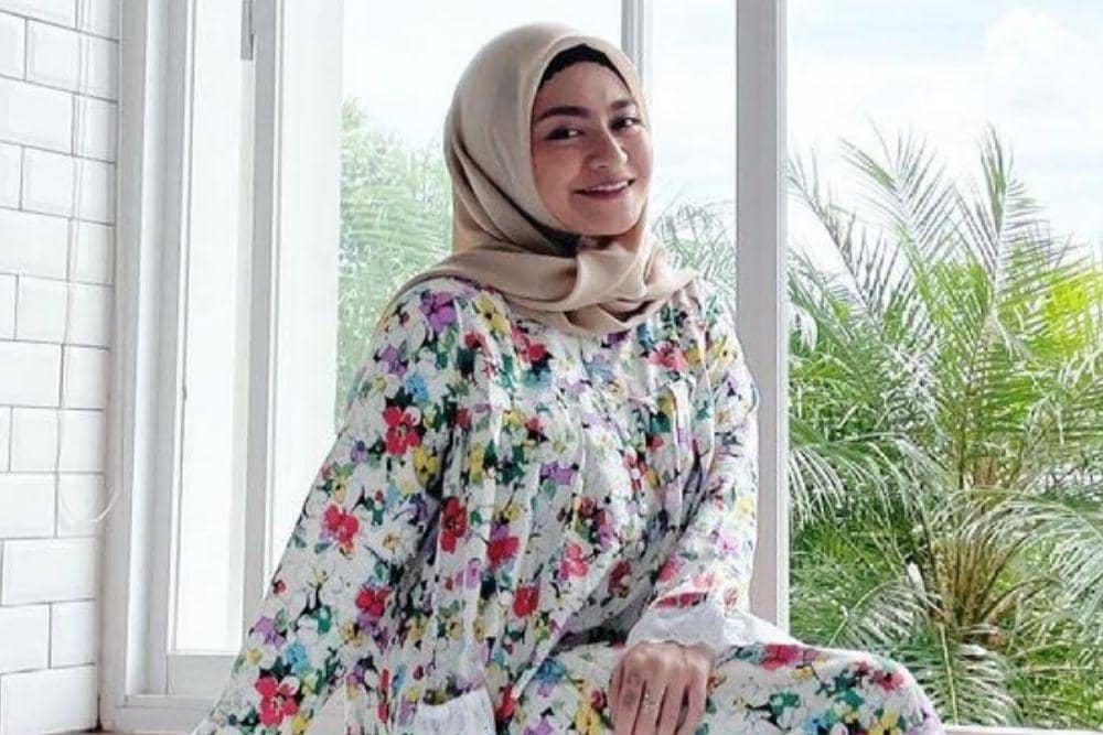 instagram.com/nathalieholscher