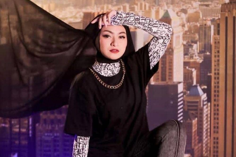 instagram.com/nathalieholscher