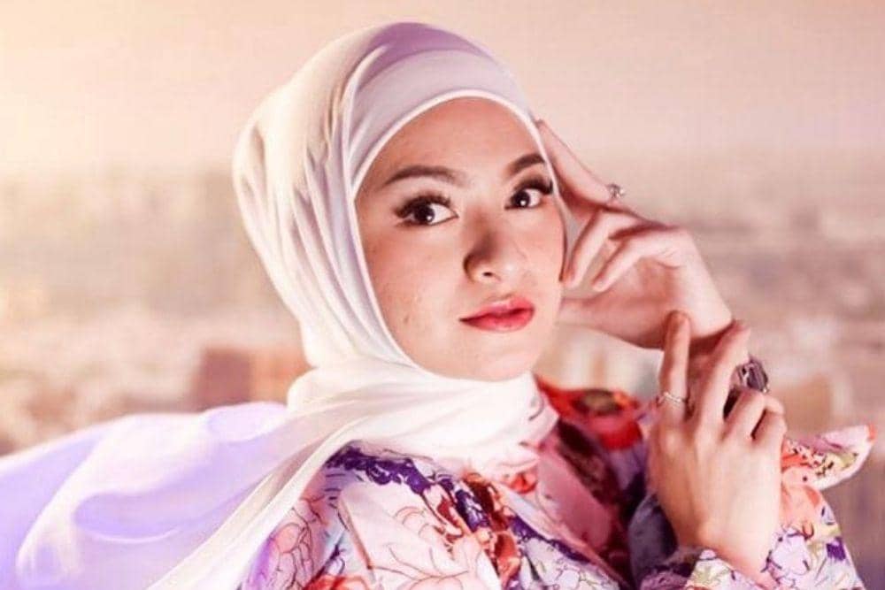 instagram.com/nathalieholscher