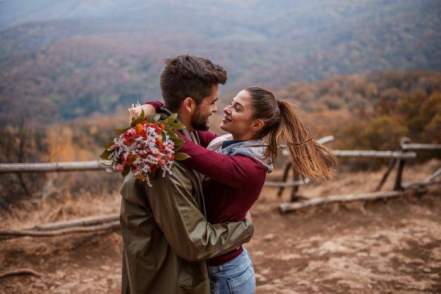 Love Bombing Adalah Kasih Sayang Berlebih, Ini Tanda dan Bahayanya