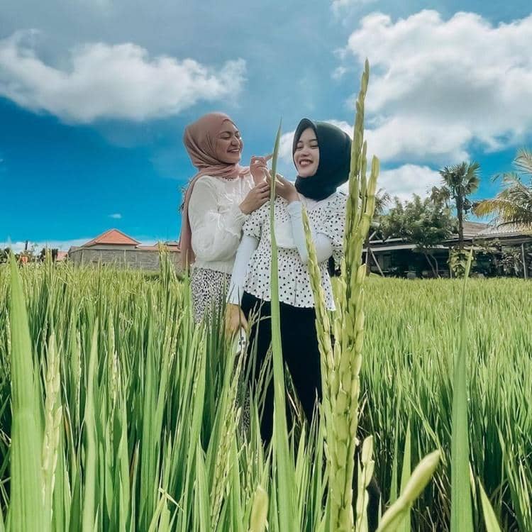 Instagram.com/nathalieholscher