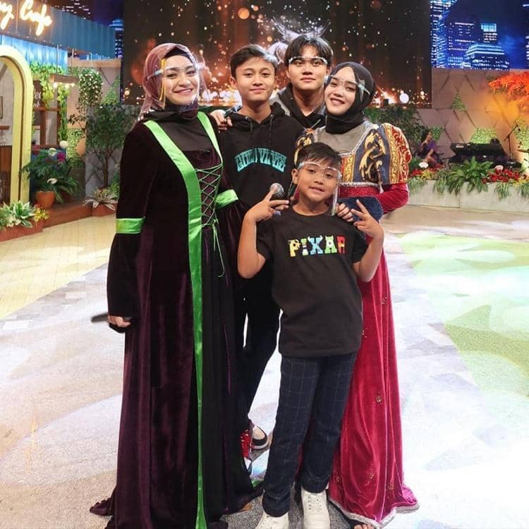 Instagram.com/nathalieholscher