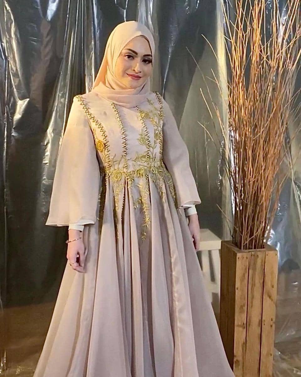 instagram.com/nathalieholscher