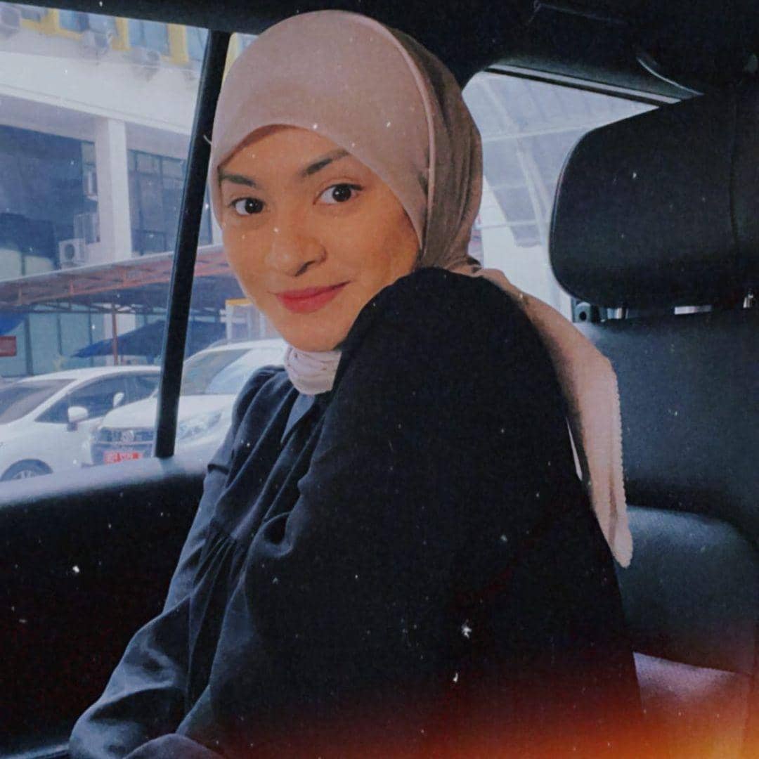 instagram.com/nathalieholscher