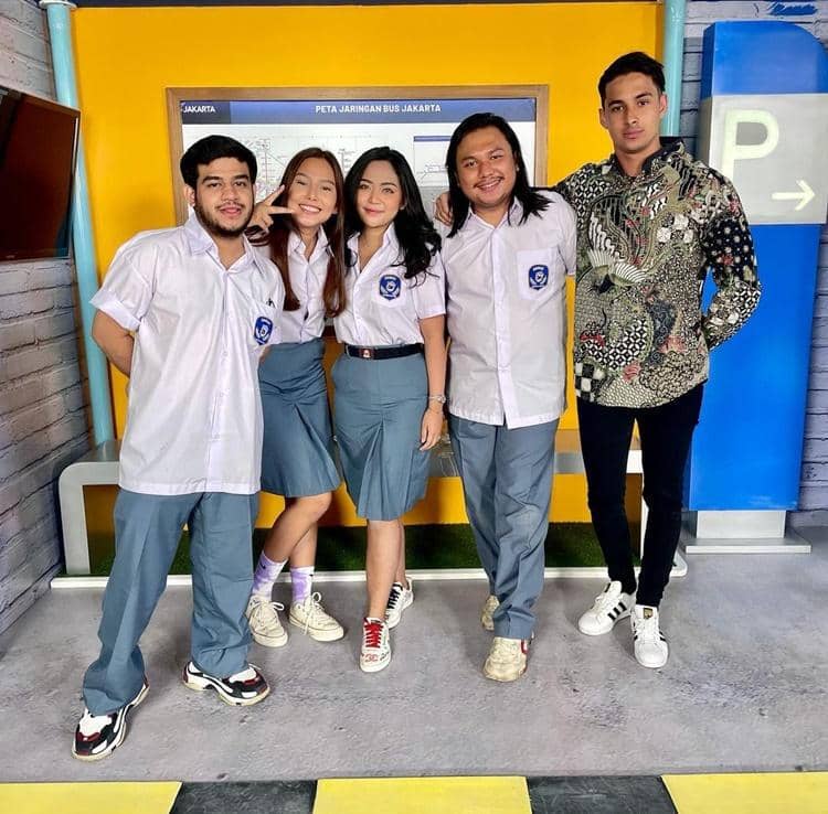 Instagram.com/rachelvennya