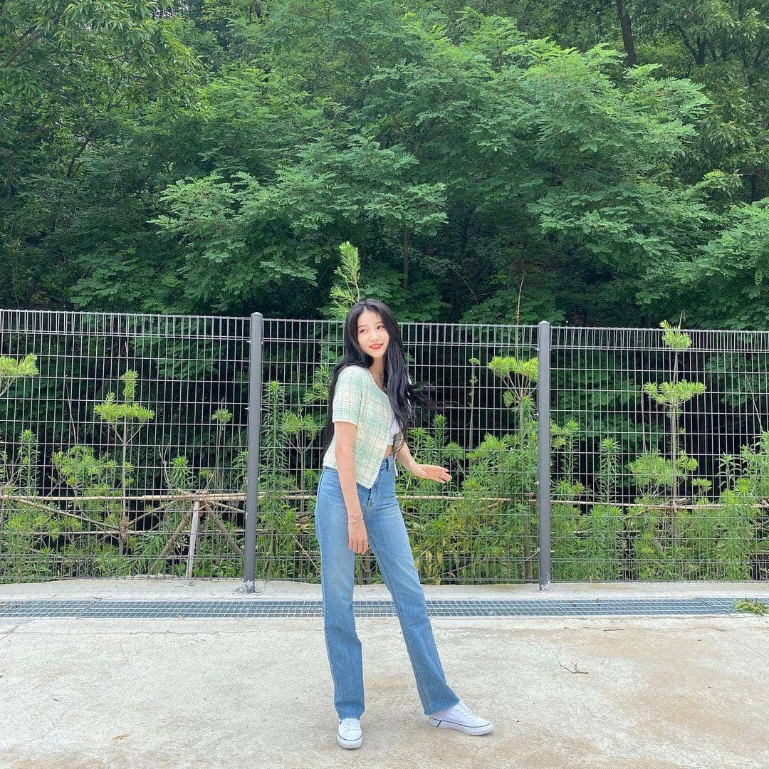 instagram.com/onedayxne