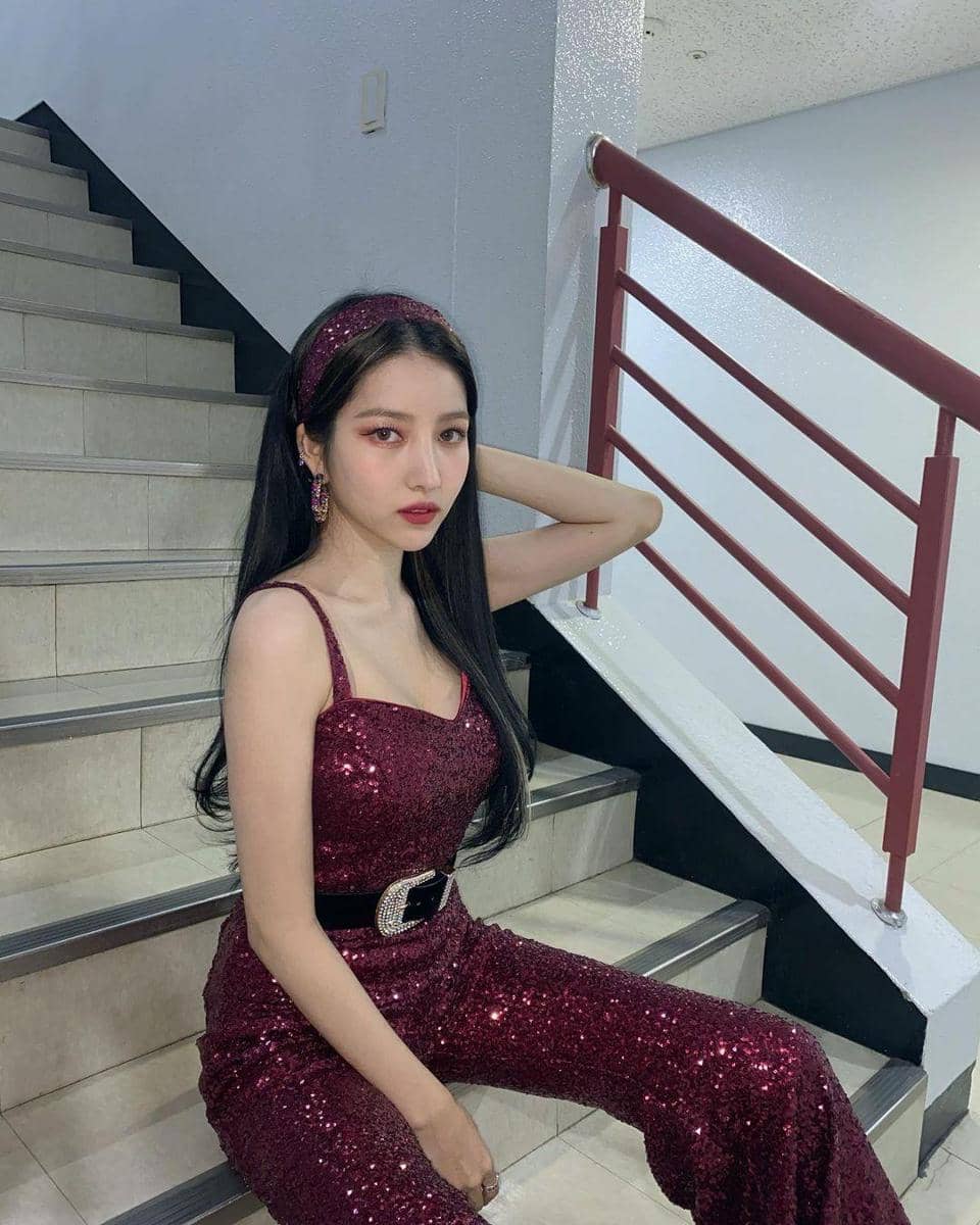 instagram.com/onedayxne