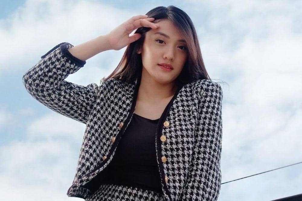 instagram.com/anissaaziza