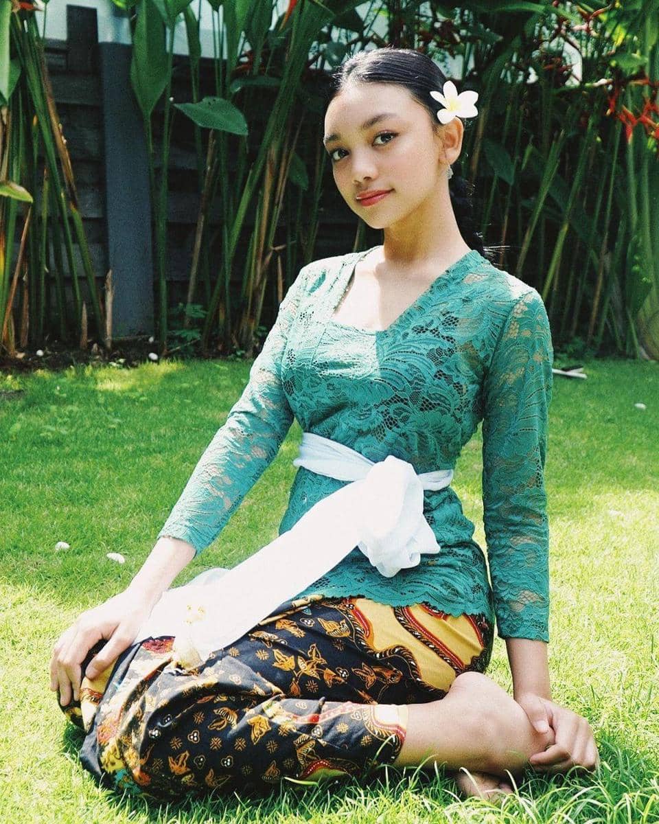 instagram.com/naura.ayu