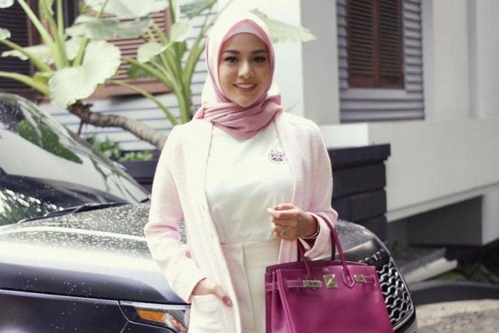 instagram.com/aurelie.hermansyah