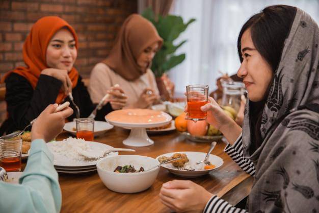 5 Tips Menghadapi Pertanyaan Basa-basi "Kapan Nikah?" Saat Lebaran